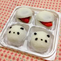 Snapdishの料理写真:パン大福・イチゴ大福セット|Meeさん