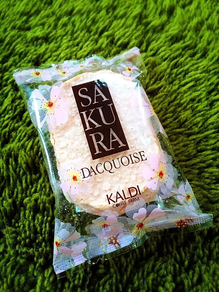 SAKURA🌸DACQUOISE😍😋

#SAKURA #DACQUOISE
#dessert #sweets #KALDI
#桜のダッコワーズ #ダックワーズ
#デザート|chieさん