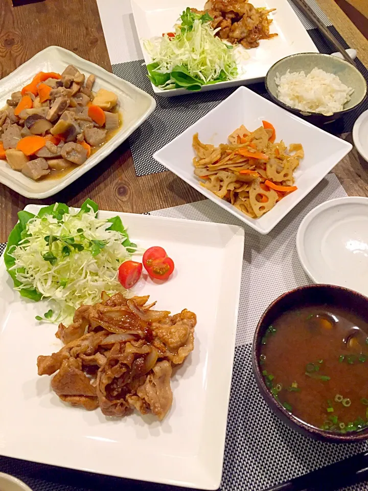 引っ越して以来、初めてのマトモな晩ご飯😜生姜焼き、筑前煮、レンコンのきんぴら、シジミのお味噌汁💛|まみりんごさん