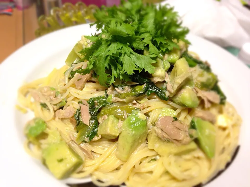 Snapdishの料理写真:My fav one! Pasta with avocado, japanese spinach, tuna and cream cheese. アボカドと小松菜とツナのクリームチーズパスタ。|mrndさん