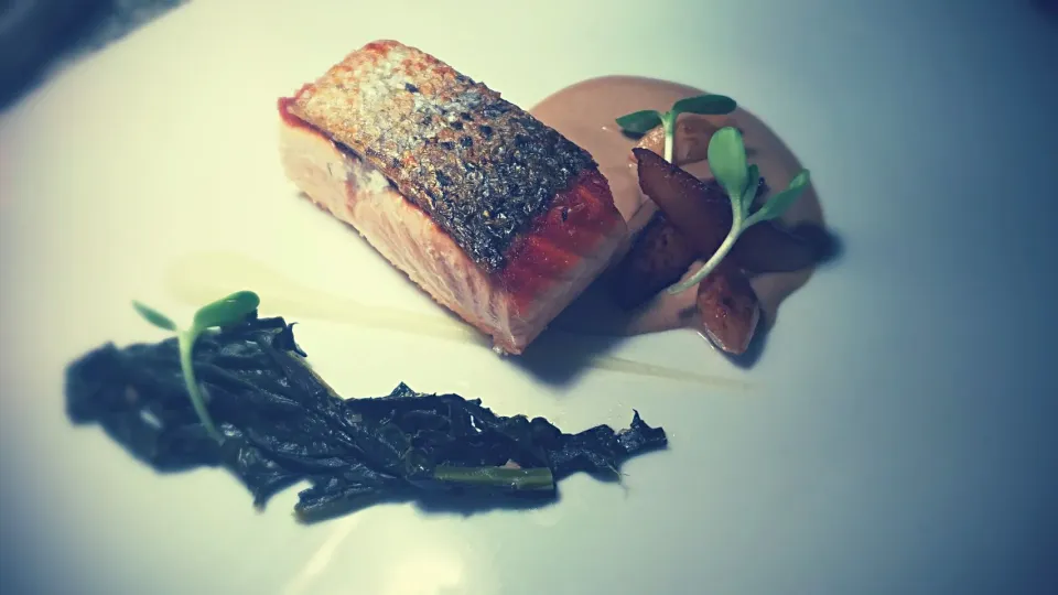 salmon with roasted sunchoke, black kale, honeycrisp apples|TheEffinChefさん