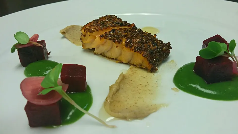 salmon pastrami, cabbage coulis, glazed beets, rye bread, pickled pearl onions|TheEffinChefさん