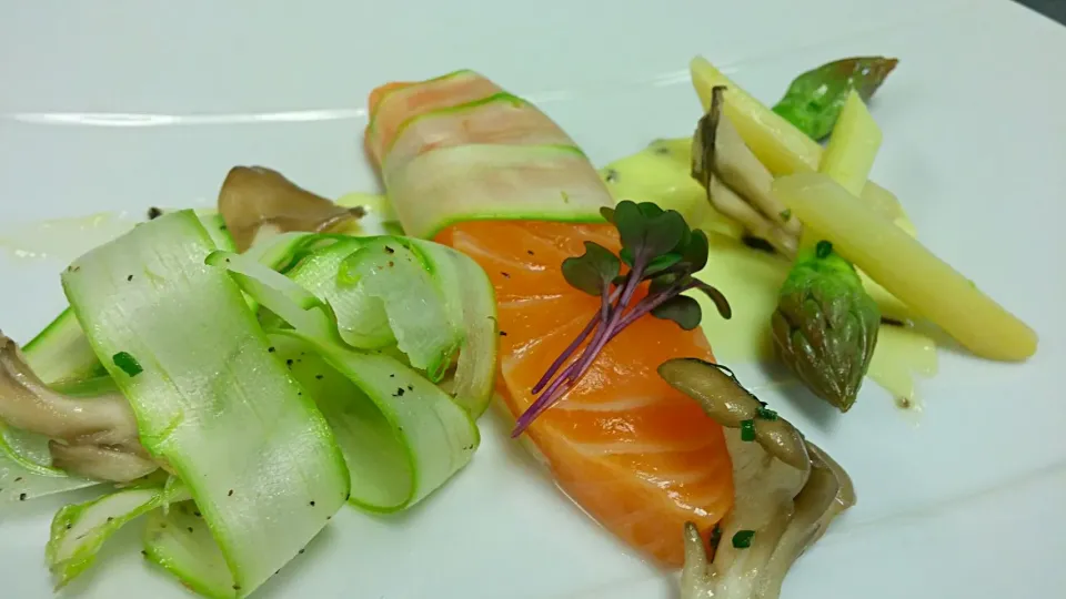 pickled salmon with green aparagus paperdelle, truffle aioli, and a warm pickled maitake and white asparagus salad|TheEffinChefさん