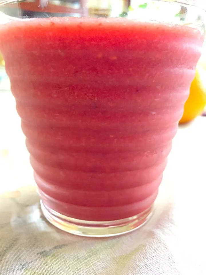 Snapdishの料理写真:Today's smoothie, fresh strawberries, mixed frozen berries, carrots, celery and lemon juice, water.|YDKOさん