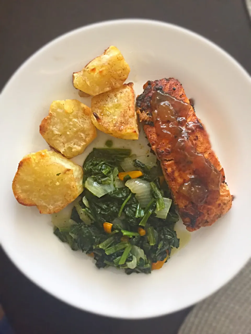 Salmon topped with Peach Chutney | Spinach | Baked Sweet Potato|T.E.Dennisさん