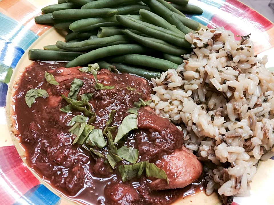 Snapdishの料理写真:Strawberry balsamic chicken, wild rice, and green beans|idgara000さん