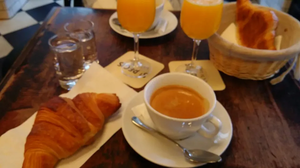 Snapdishの料理写真:petit dej parisien|jm gobetさん