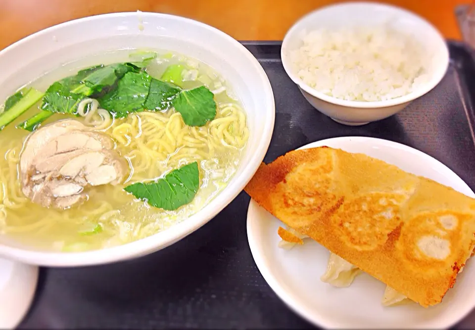 蒲田『金春』の塩ラーメンと羽根つき餃子(´ω｀)うまーい|Brendaさん