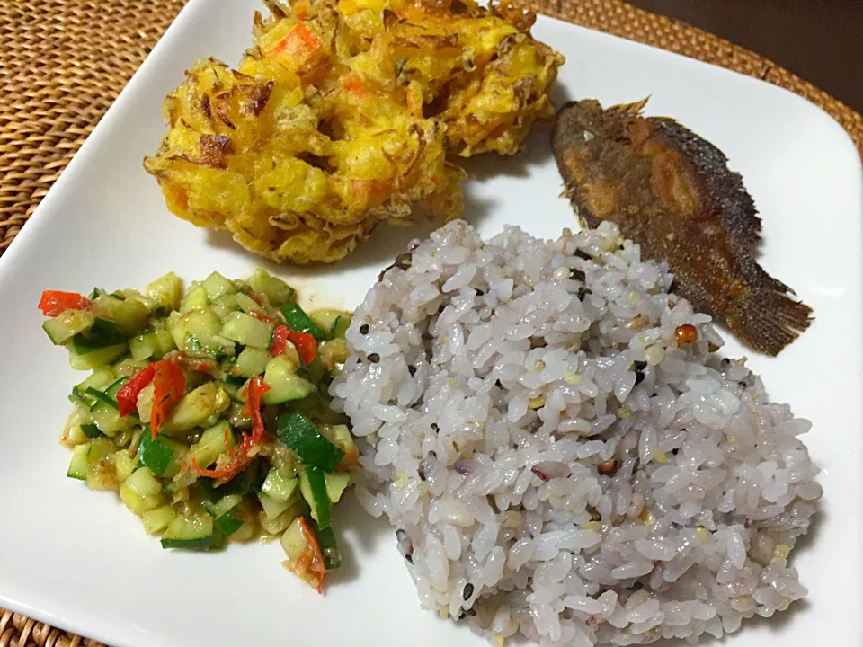 Simple dinner, reuceuh bonteng, bala2, asin sepat.|yeni kartikasariさん