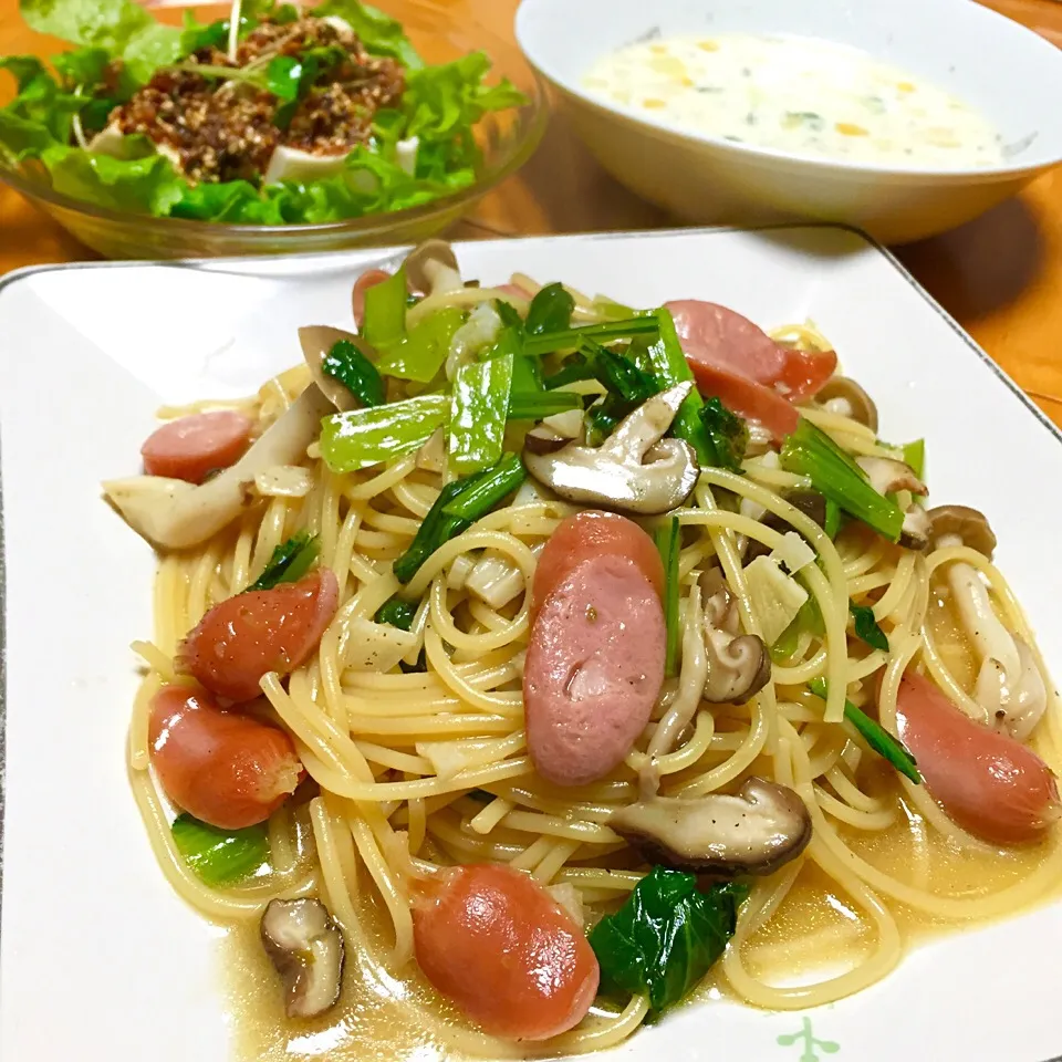 Snapdishの料理写真:小松菜とソーセージとキノコの柚子胡椒和風スパゲティー|カウンター嬢さん