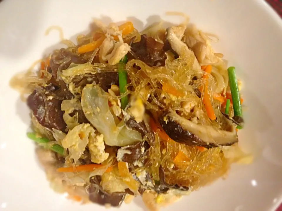 ผัดวุ้นเส้นไก่|mee aphipongさん