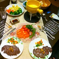 Snapdishの料理写真:チーズフォンデュとステーキ✨|mahinaさん