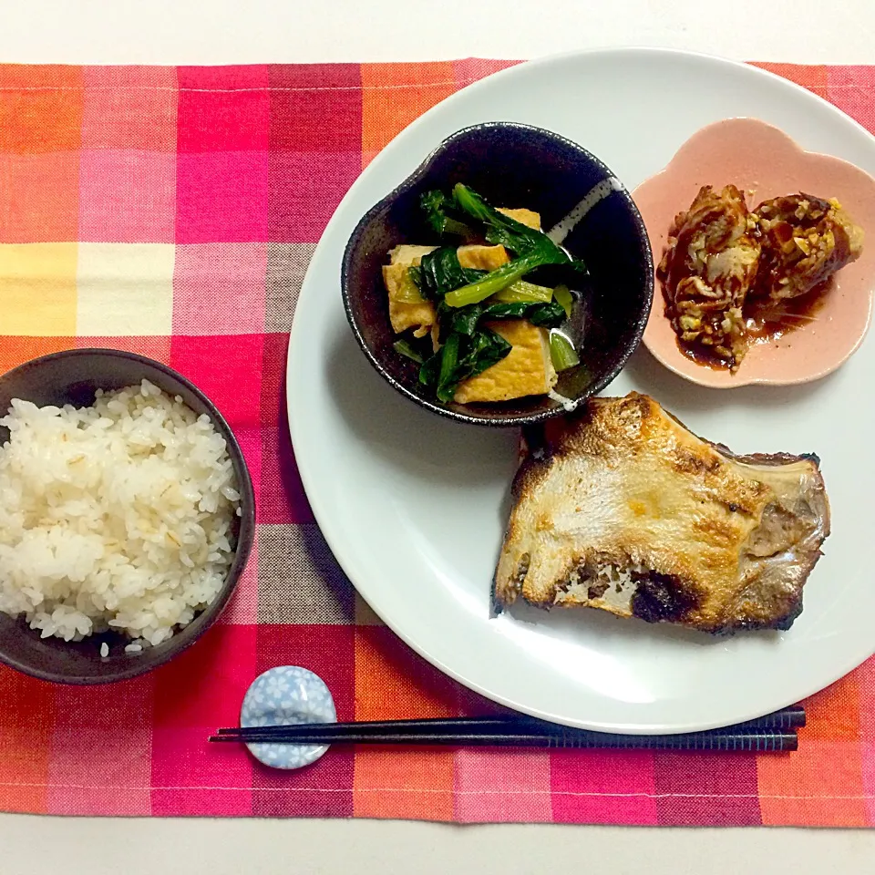 ＊旦那さんの晩御飯＊麦ご飯・鰤カマの塩焼き・小松菜と厚揚げの煮浸し・タルタルソースの豚肉巻き|髙榮 杏奈さん