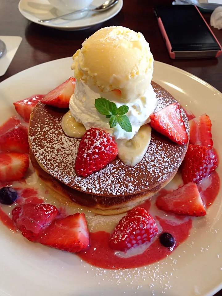 いちごのホットケーキ〜バニラアイスクリーム添え〜|あめるさん