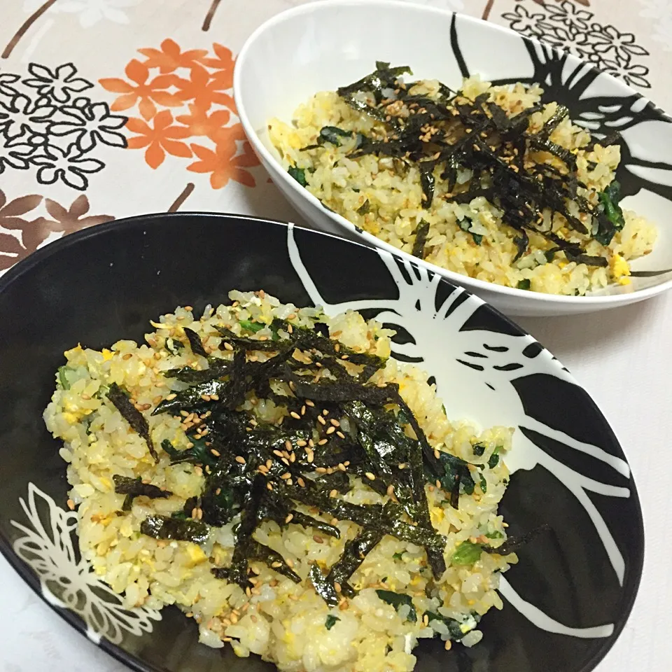 冷凍庫のわずかに残るほうれん草と卵で炒飯|よ～さん