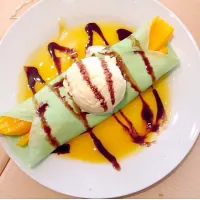 Snapdishの料理写真:Mango crepe|Noreen May Condeさん