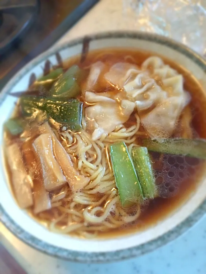 Snapdishの料理写真:冷凍のワンタン麺|宮原 隆次さん