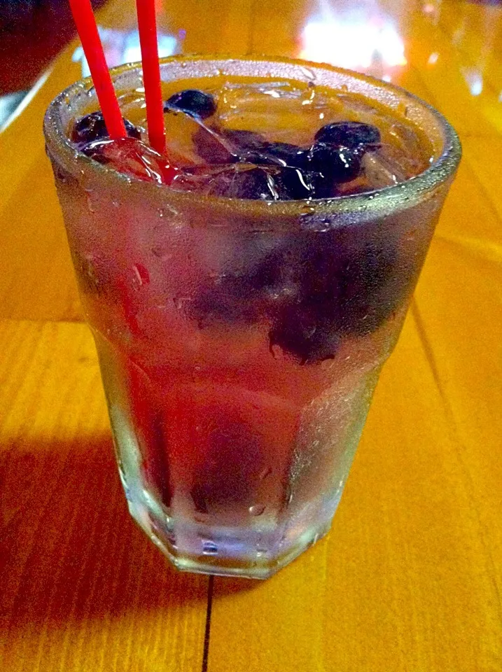 Blueberry mule with Stoli Ginger Beer|Michelle Crystal Vannさん