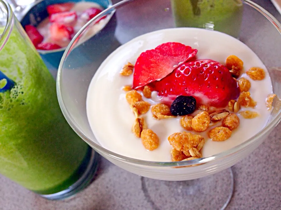 Fruit granola yoghurt|viviさん