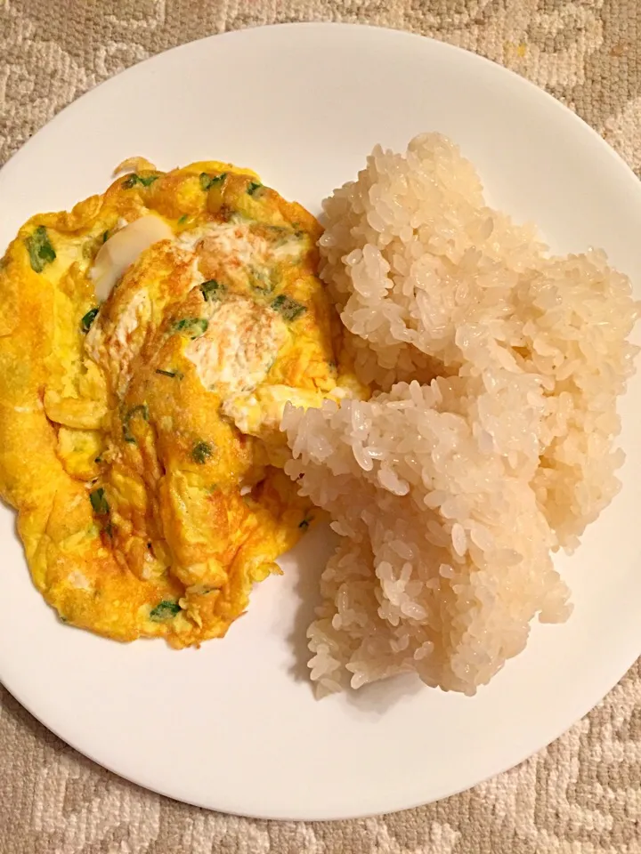 Fried eggs and sticky rice 3/21|Didi Duangさん