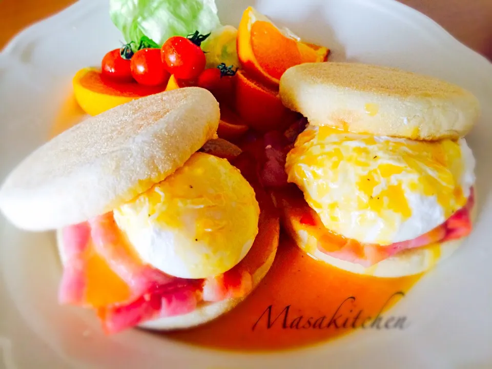 Snapdishの料理写真:Eggs Benedict for breakfast|Masakiさん