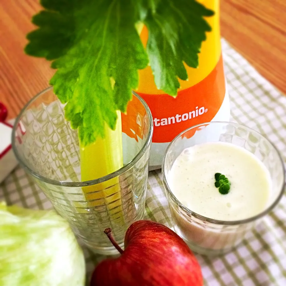 Healthy apple & celery yoghurt smoothie！|keitanさん