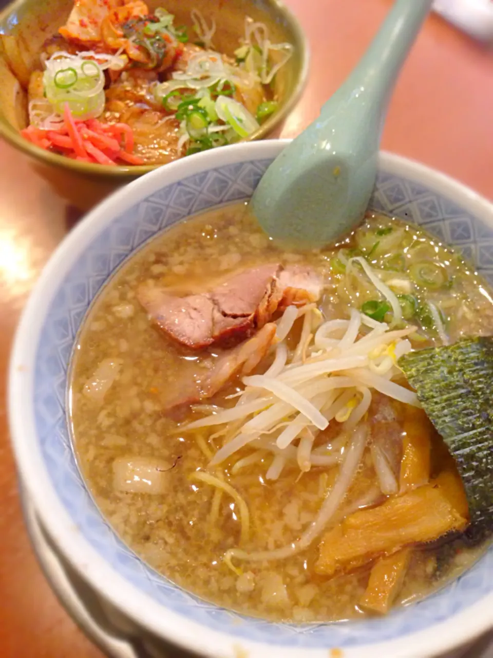 Snapdishの料理写真:濃口醤油ラーメンとミニどっかん丼|Yuki Ray Yamanakaさん