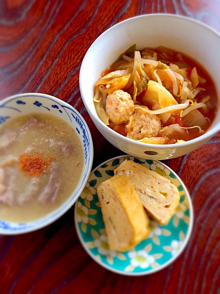 鶏団子のトマトキムチ鍋       ホルモンの味噌煮                  出汁巻き卵|D-aiさん