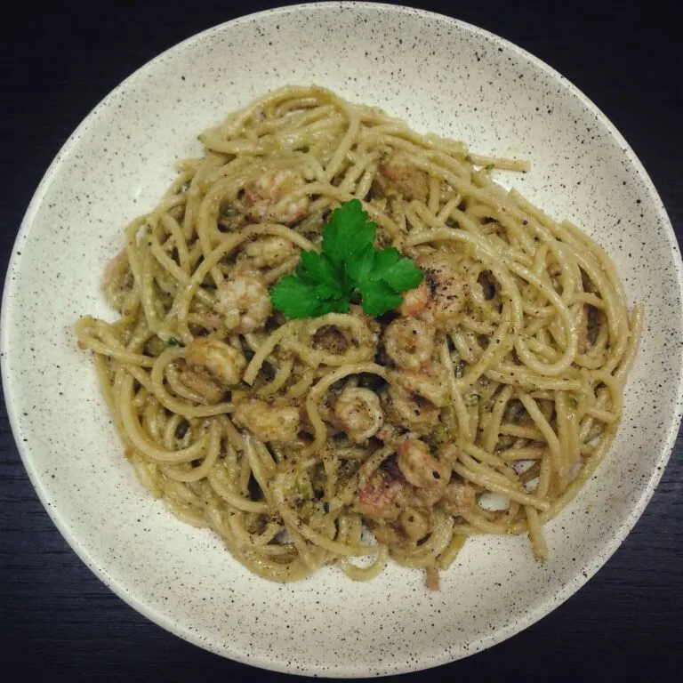 Spaghetti con gamberi alla paprika e pistacchio|roberta geaさん