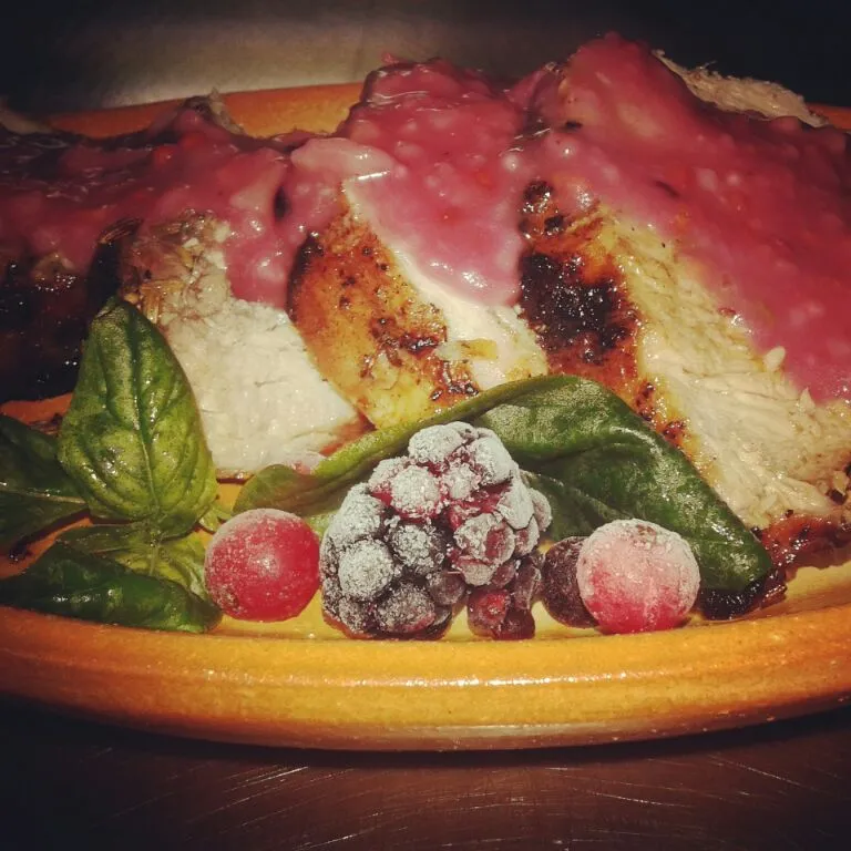 Pork fillet with red fruit sauce|roberta geaさん