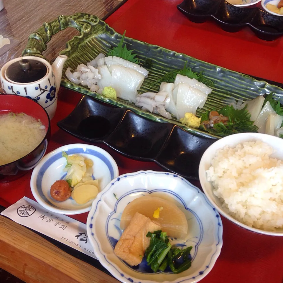 Snapdishの料理写真:イカ刺身定食|n182さん