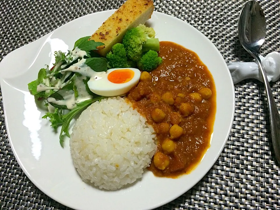 ひよこ豆のカレー キヌア入りご飯とガーリックパン|ハナウサギさん