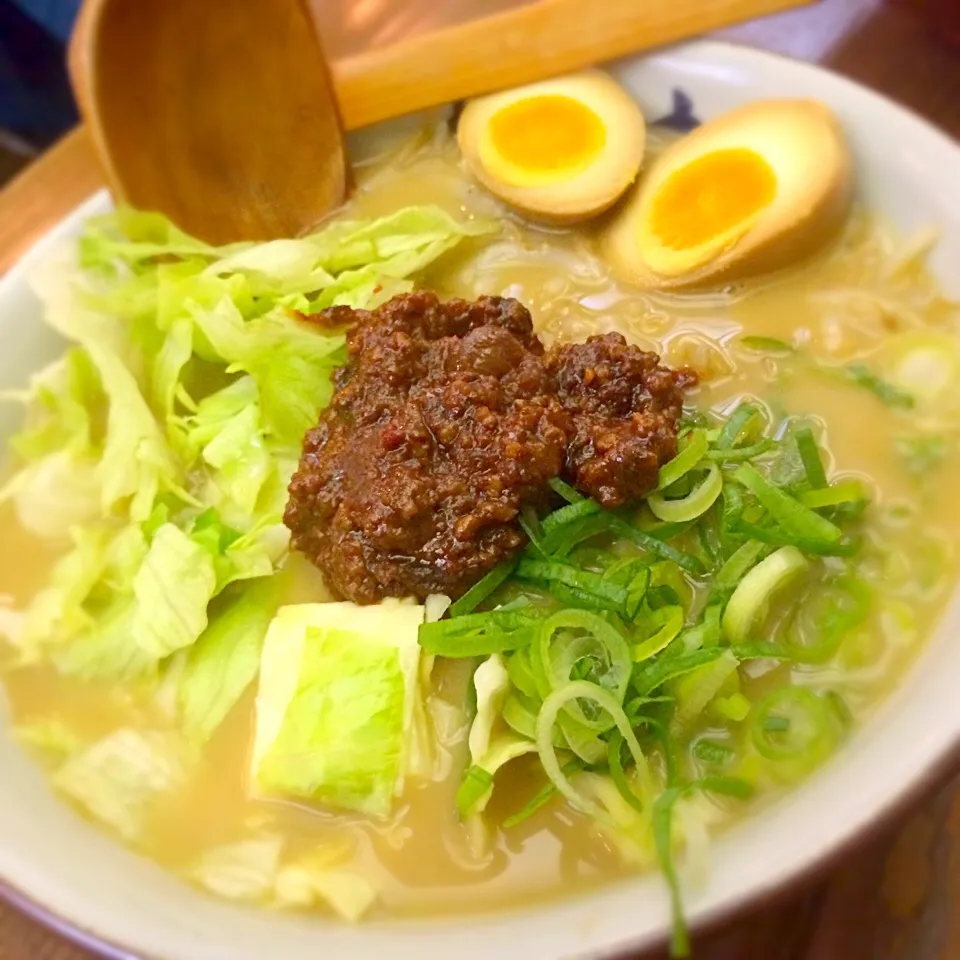 Snapdishの料理写真:六甲道 かめや ピリ辛ラーメン|Ztlコミュニケーションズさん