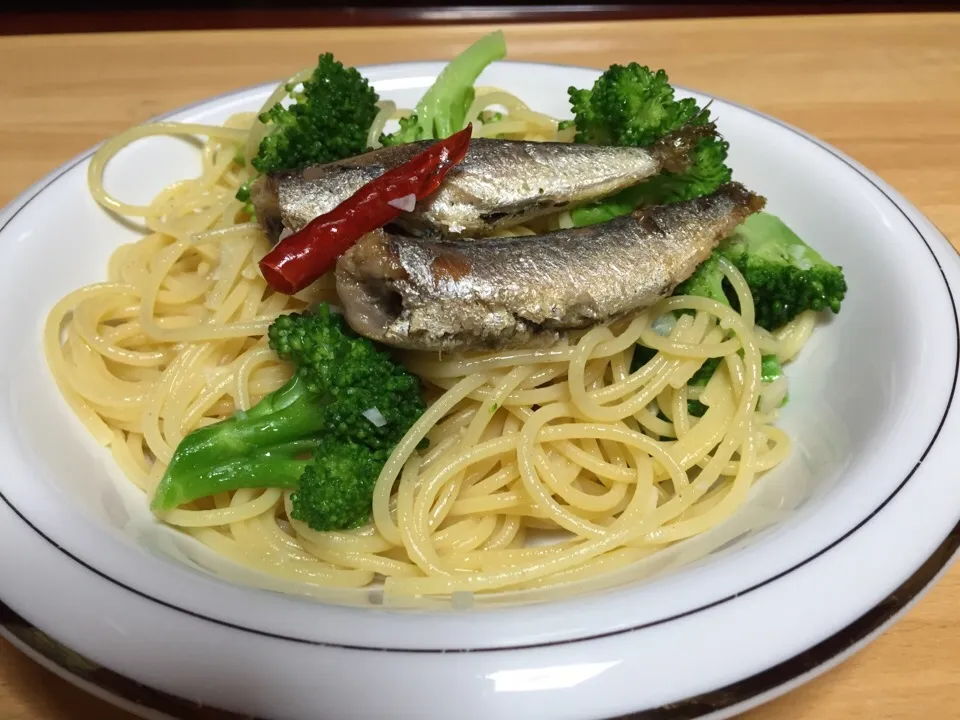 プレミアムオイルサーディンでペペロンチーノ🍝|まさとさん