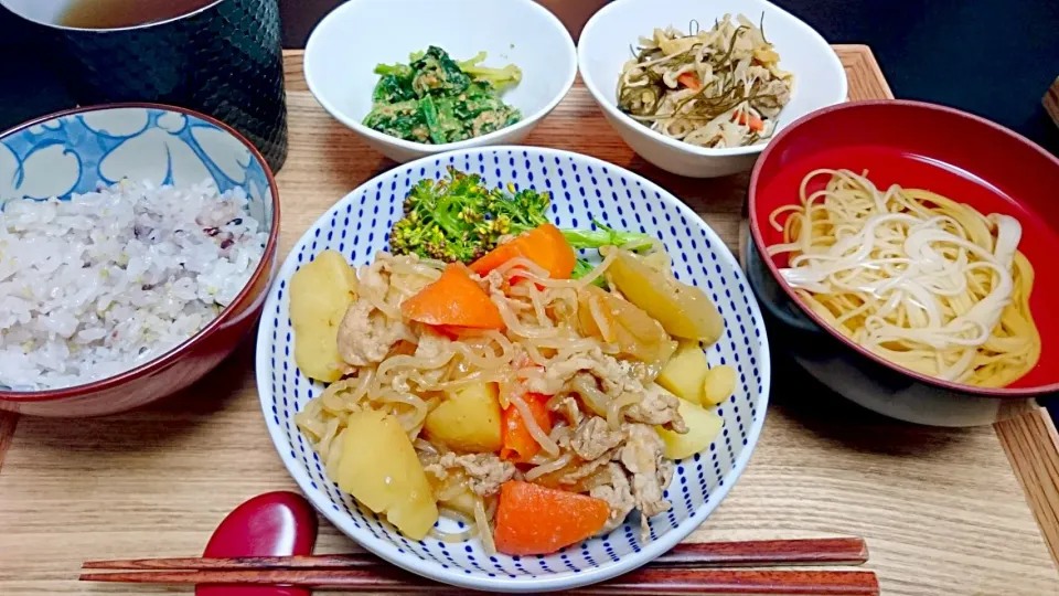 Snapdishの料理写真:肉じゃが、ほうれん草ごま和え、干し大根とツナの煮物|けむまきさん