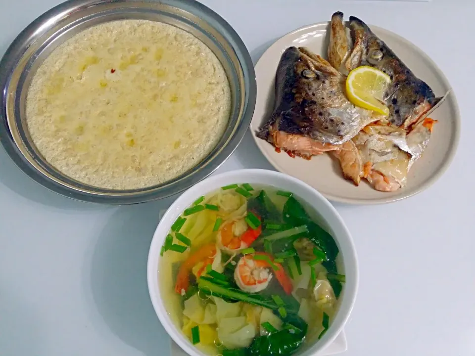 Sunday Homecooked Dinner: Steamed minced pork egg + Butter Grilled Salmon + Wanton dumplings prawns soup|🍒lynnlicious🍒さん