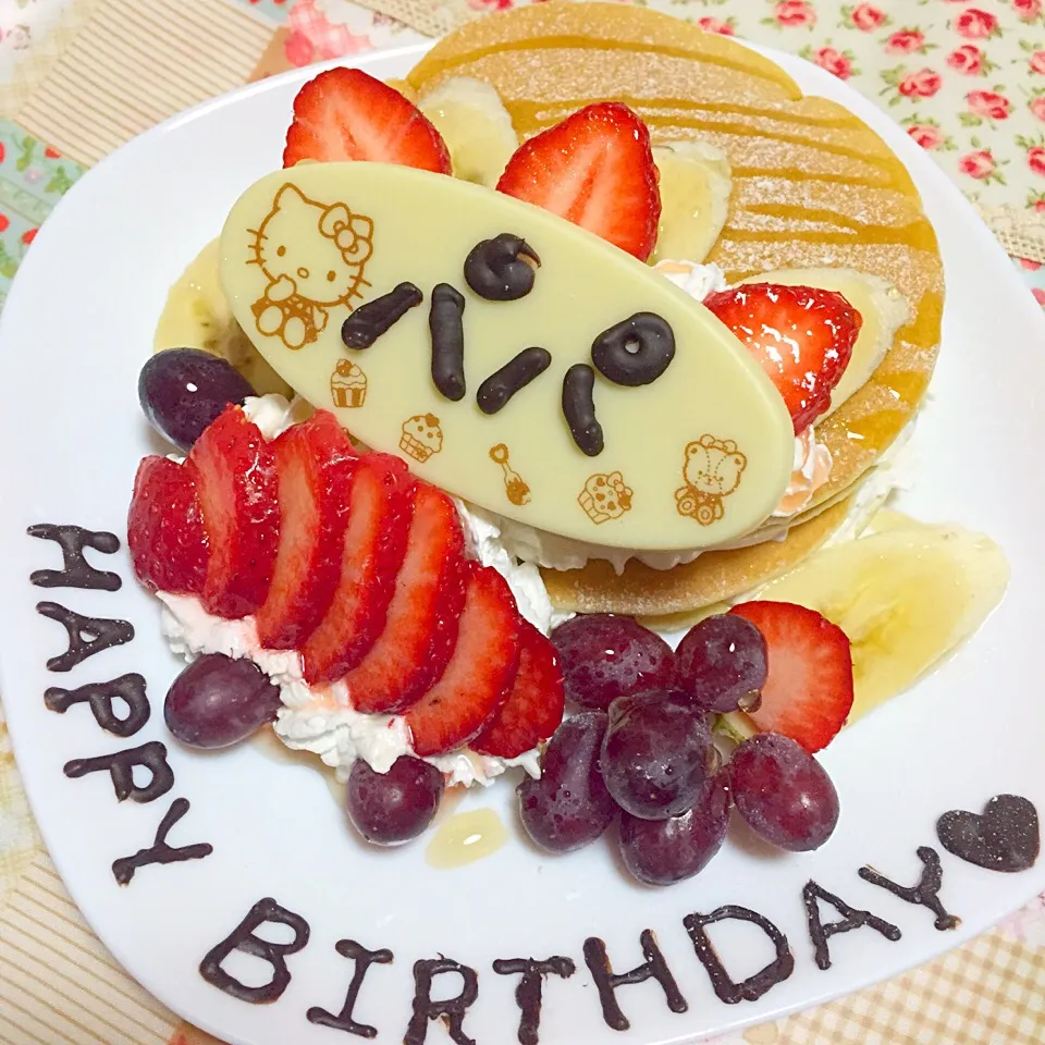 Snapdishの料理写真:旦那さん お誕生日パンケーキ|よ～さん