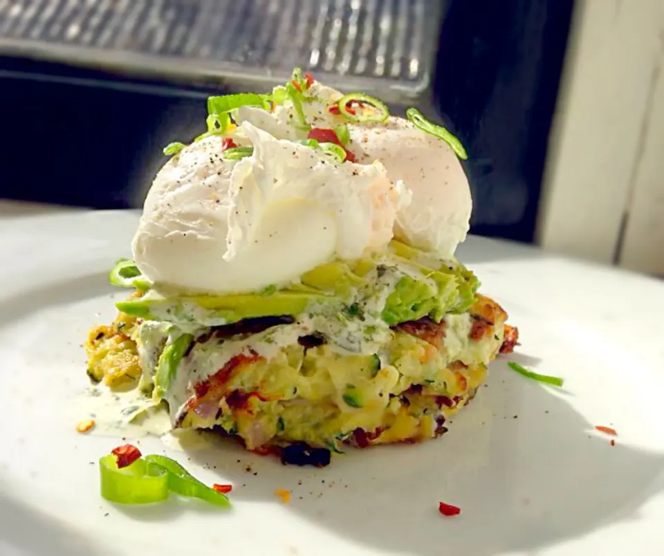 Courgette Fritters with Avocado and Poached Eggs|Safiraさん