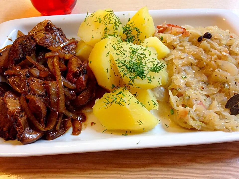 Chicken liver with potatoes and onions|March☀さん