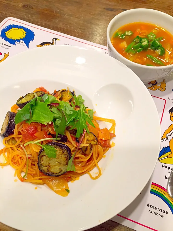 日曜日のパスタ🍝ベーコン、ナス、トマトのパスタ🍆🍅野菜たっぷりミネストローネ🍀|まみりんごさん