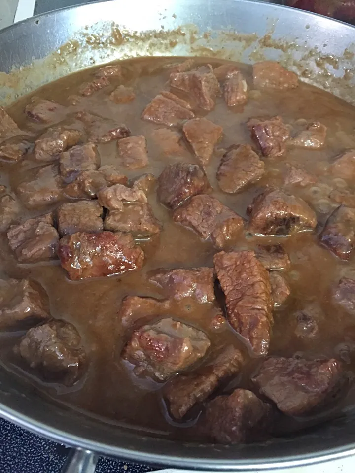 Braised beef stew. Served over rice. Simple but so good. Loved when my dad used to make this so I whipped up Sunday dinner in his honor. He would be 95.|Maryann Strumanさん