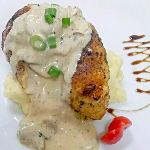 Stuffed Chicken with creamy mushroom and garlic|Chef AJさん