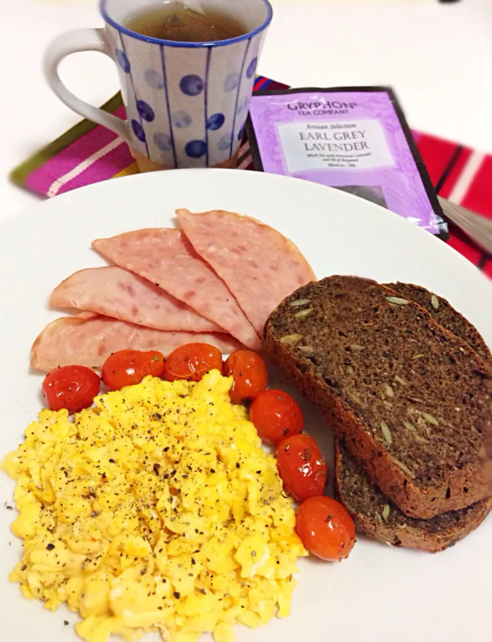 Snapdishの料理写真:Breakfast - scrambled egg with roasted cherry tomatoes, ham and home made buckwheat toast, ☕️ Earl Grey|coxiella24さん