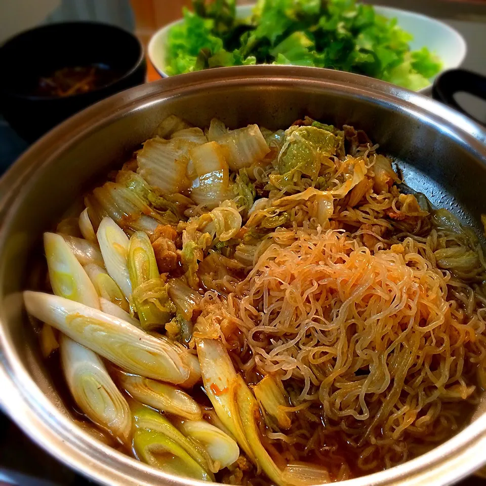 Snapdishの料理写真:すき焼きと言う名の白菜とこんにゃくの煮物|志野さん