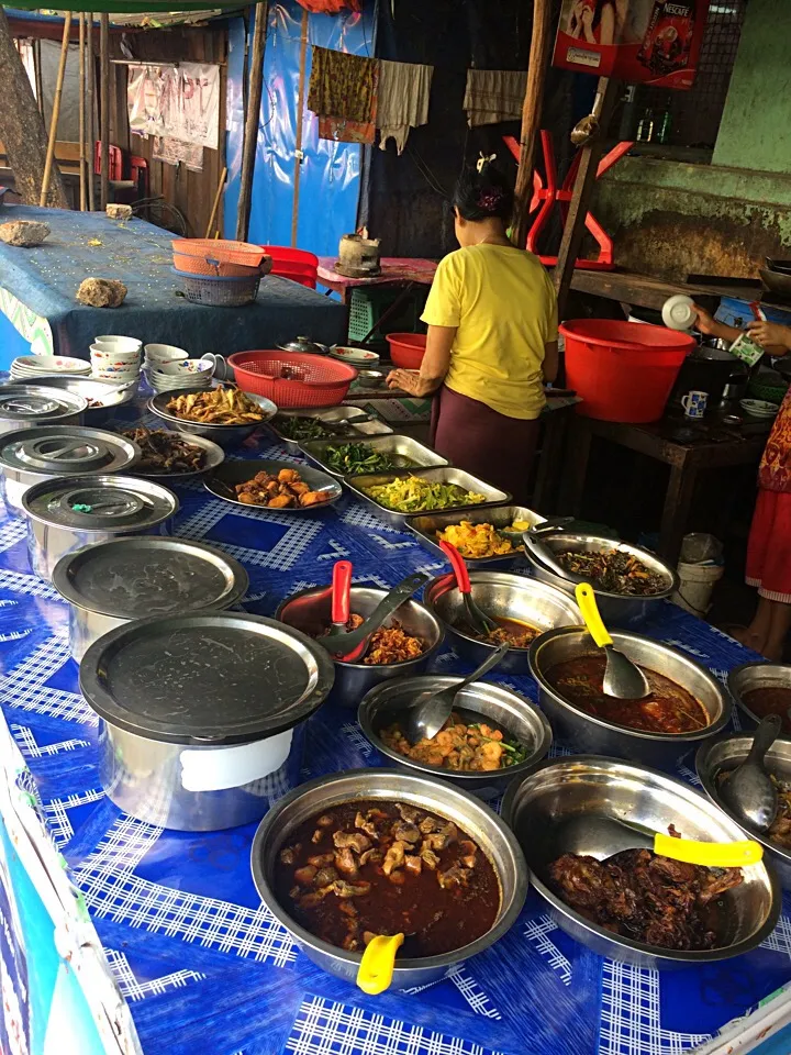 Burmese food at India Town Yangon|jirawanさん