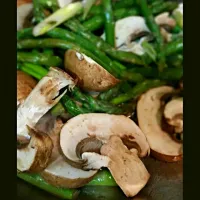 Snapdishの料理写真:Asparagus and Baby Portabello  Stir Fry.|John Tompkinsさん