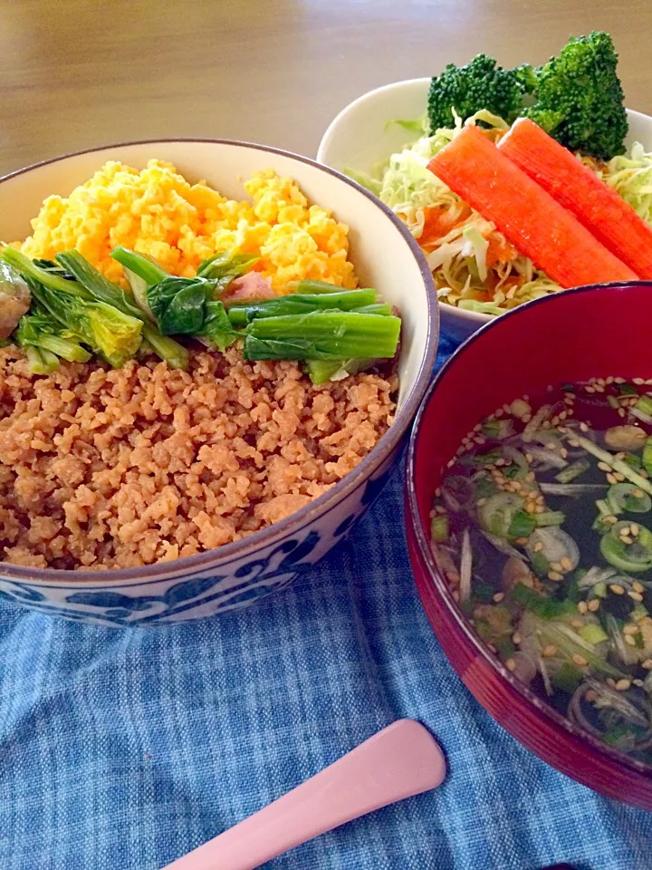 3色丼でランチ🍚🍚🍚🍚|かずみさん