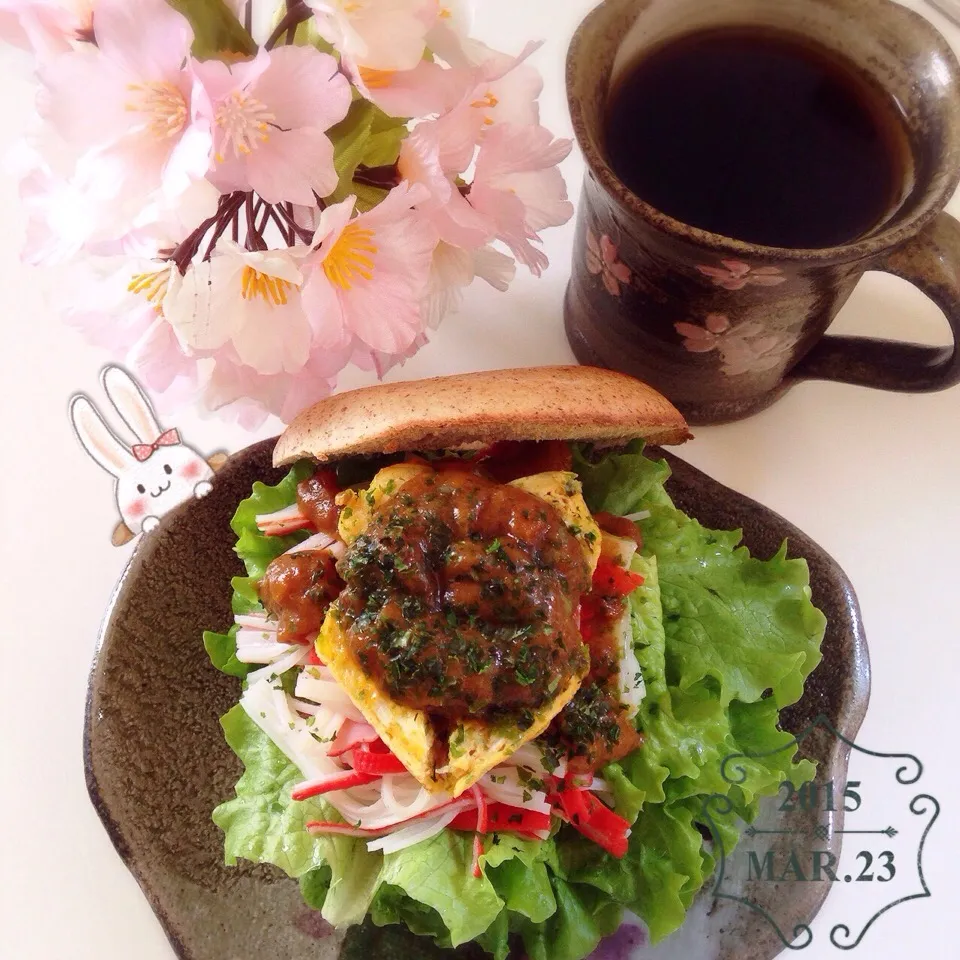 カニカマ＆卵焼きカレーベーグルサンド❤︎|Makinsさん