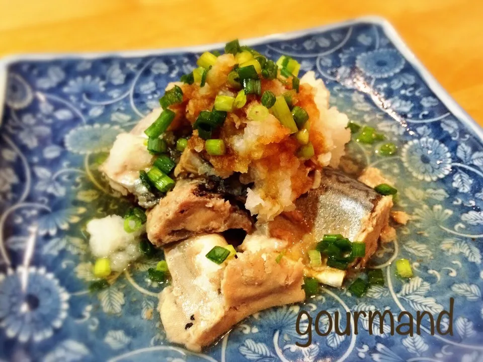 ま公さんの🎀鯖缶の美味しい食べ方 Canned mackerel (boiled in water) with grated daikon & Kujo reek|プーティさん