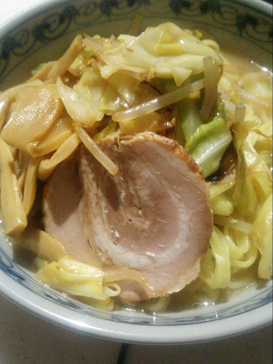 野菜たっぷり豚骨味噌ラーメン|あやさん